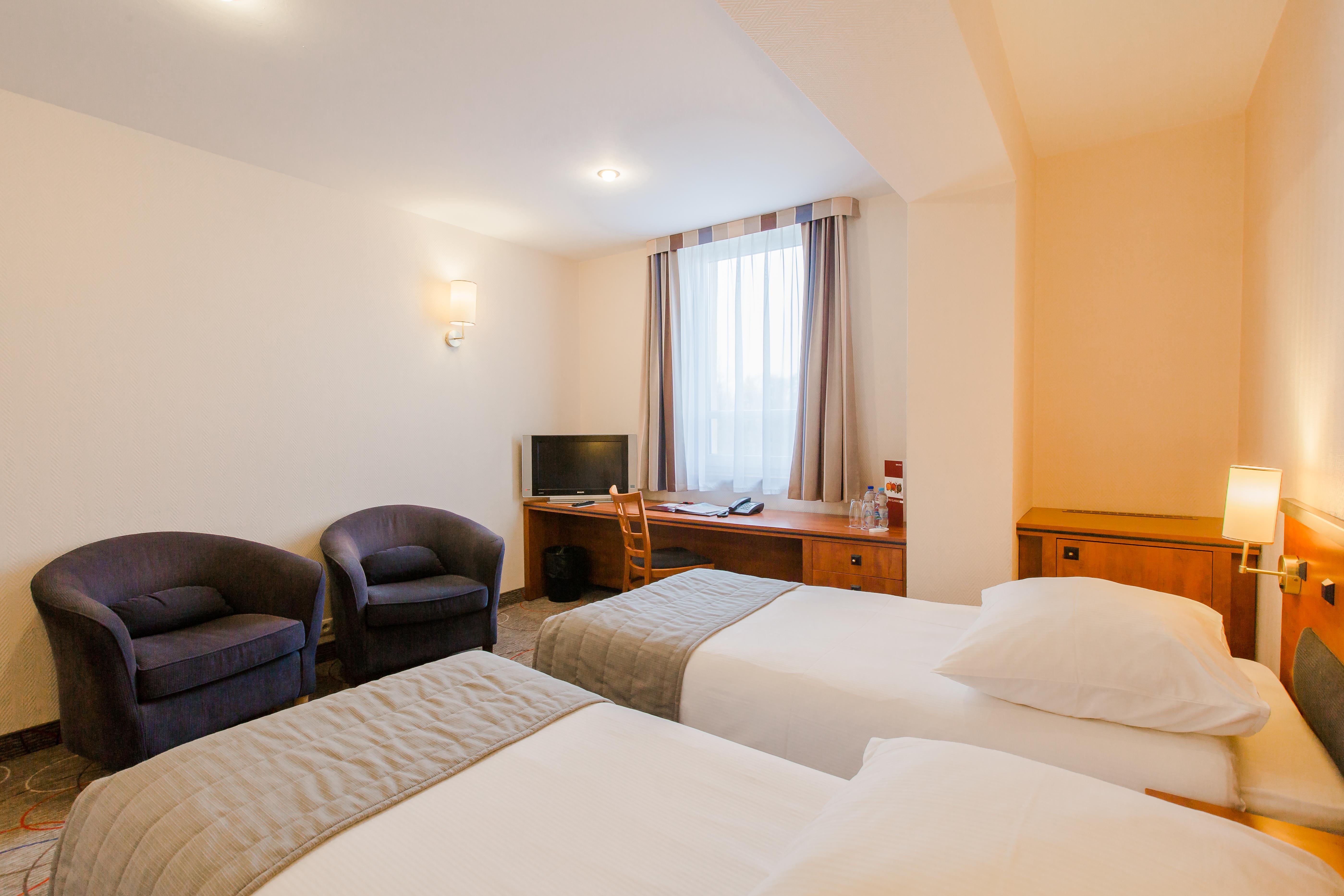 Qubus Hotel Glogow Экстерьер фото