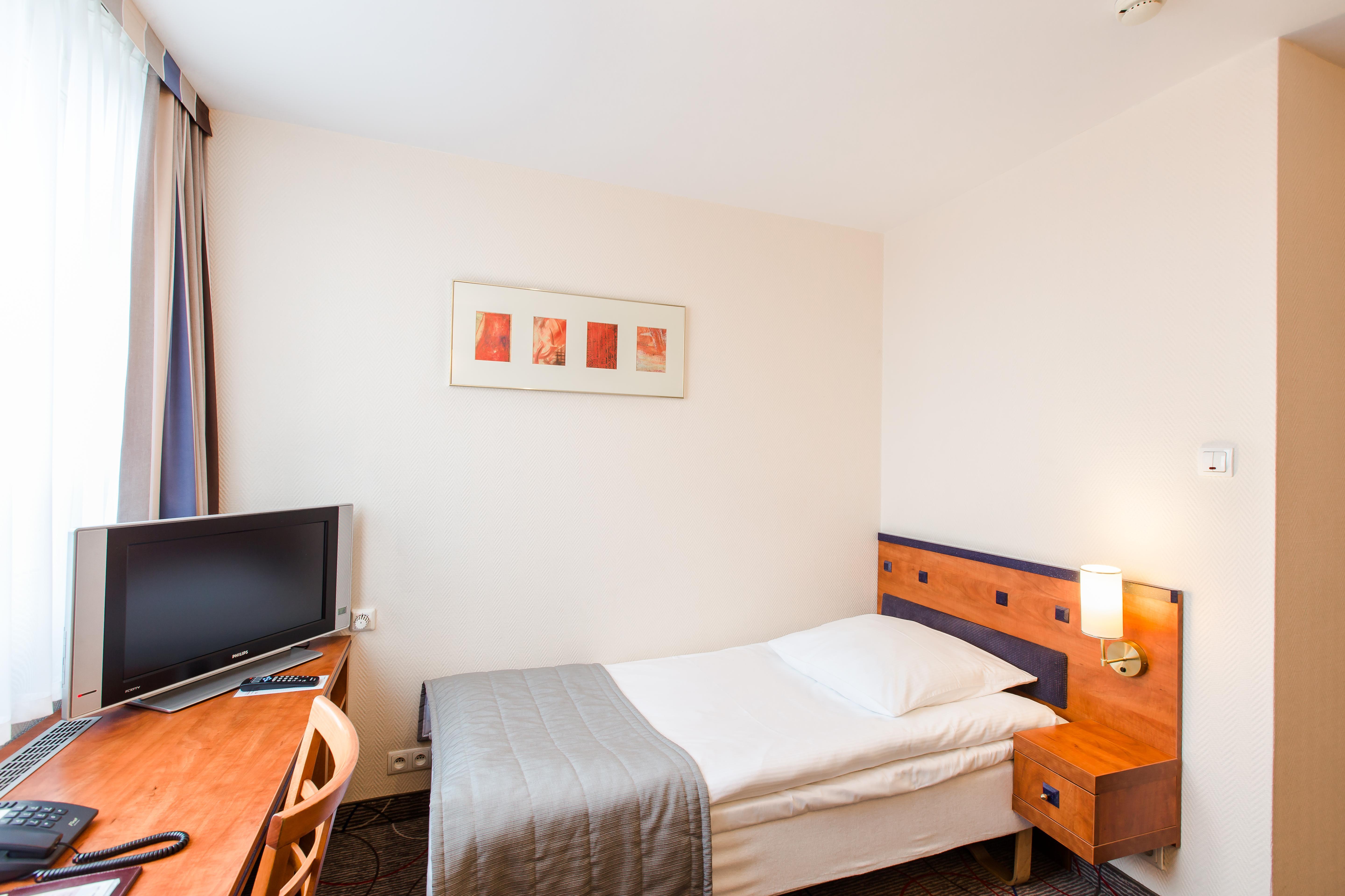 Qubus Hotel Glogow Экстерьер фото
